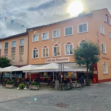 Отель Cafe Am Donautor Кельхайм Экстерьер фото